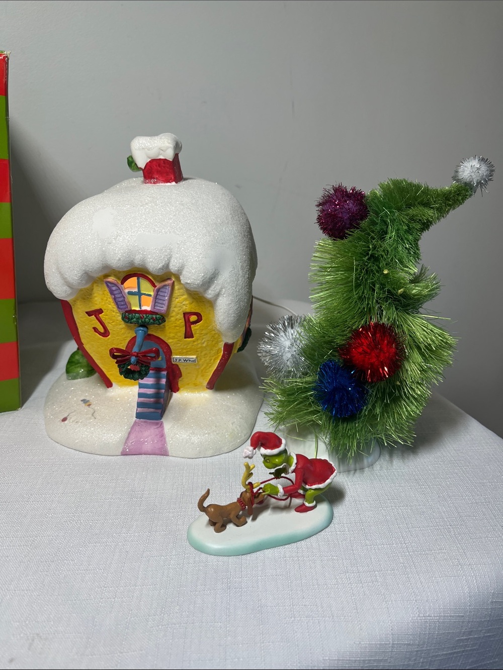 Department 56 Dr. Seuss Grinch Village Grinch Holiday Gift Set
Cindy Lou
